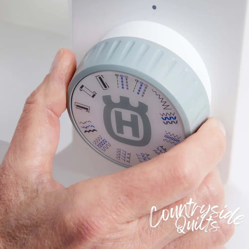 HUSQVARNA® VIKING® ONYX™ 15 Sewing Machine 957410112